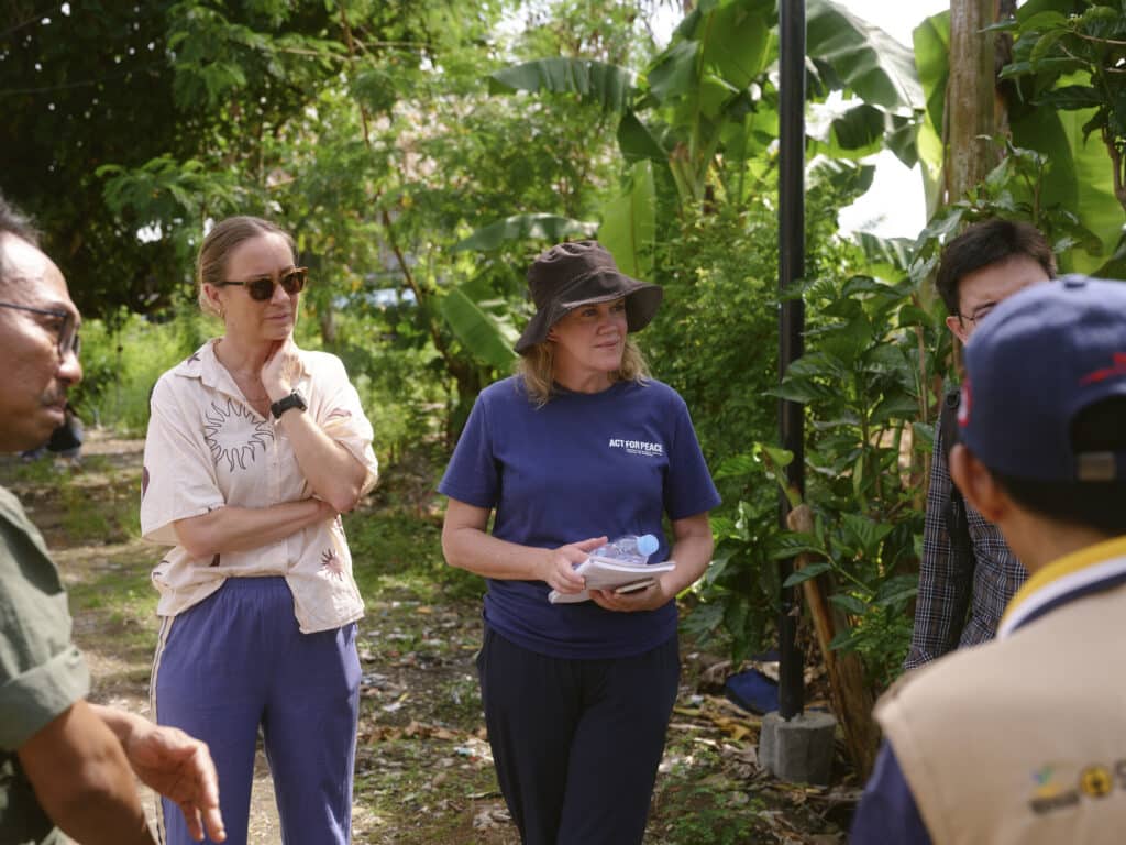 The team explained how the early warning systems alert community members to rising flood water.
